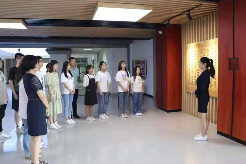 飞卢小说
开展学生干部培训系列活动